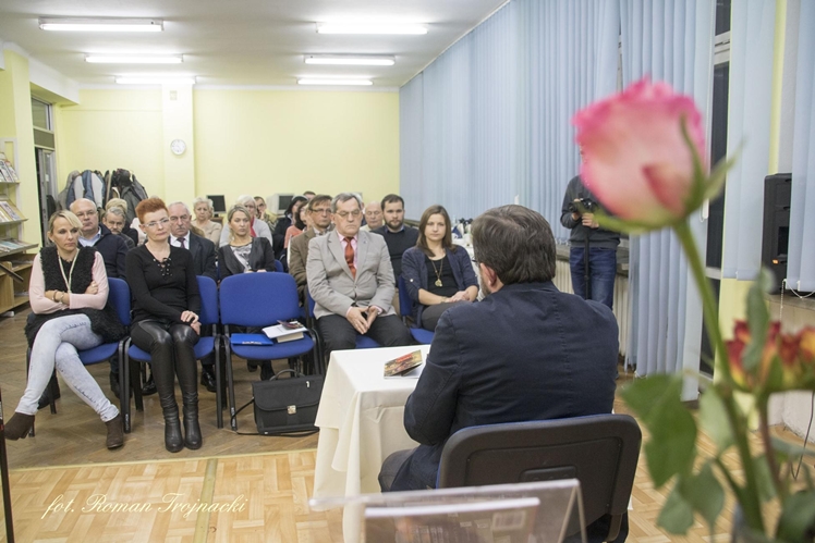 Mirosław Welz promował w Mielcu tomik poezji ?Pestki?