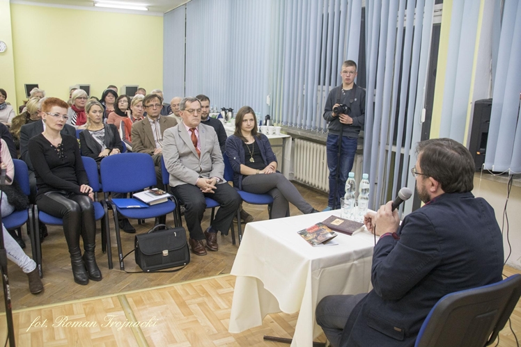 Mirosław Welz promował w Mielcu tomik poezji ?Pestki?