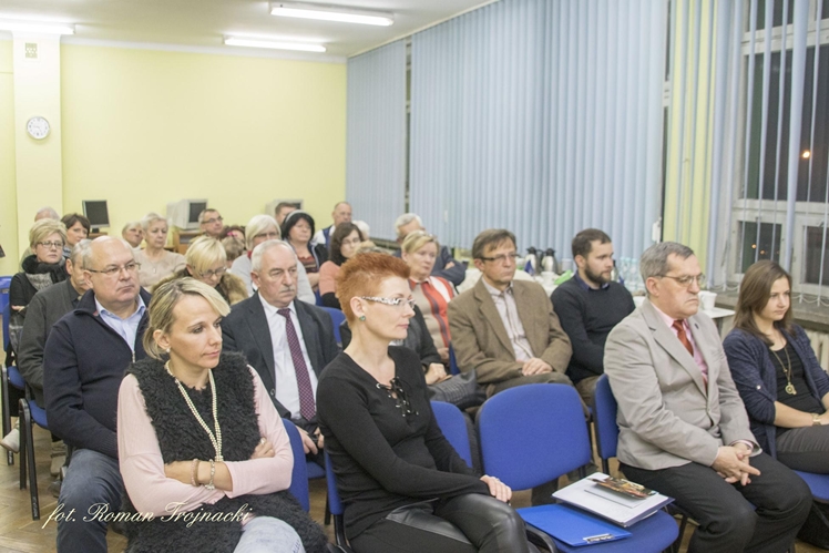 Mirosław Welz promował w Mielcu tomik poezji ?Pestki?