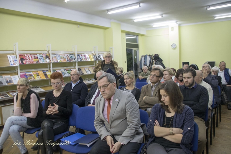 Mirosław Welz promował w Mielcu tomik poezji ?Pestki?