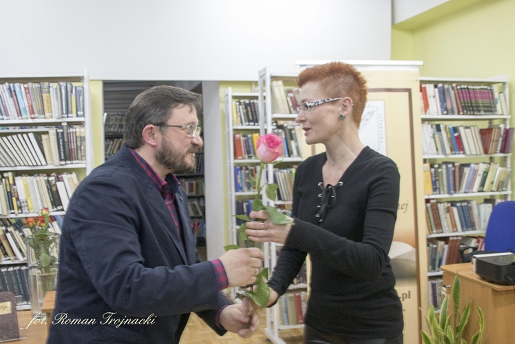 Mirosław Welz promował w Mielcu tomik poezji ?Pestki?