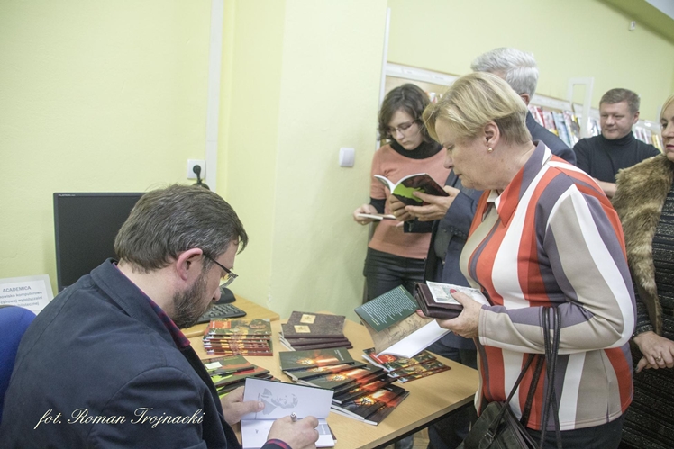 Mirosław Welz promował w Mielcu tomik poezji ?Pestki?