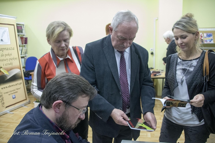 Mirosław Welz promował w Mielcu tomik poezji ?Pestki?