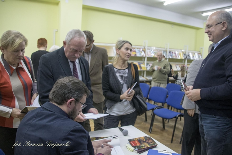Mirosław Welz promował w Mielcu tomik poezji ?Pestki?