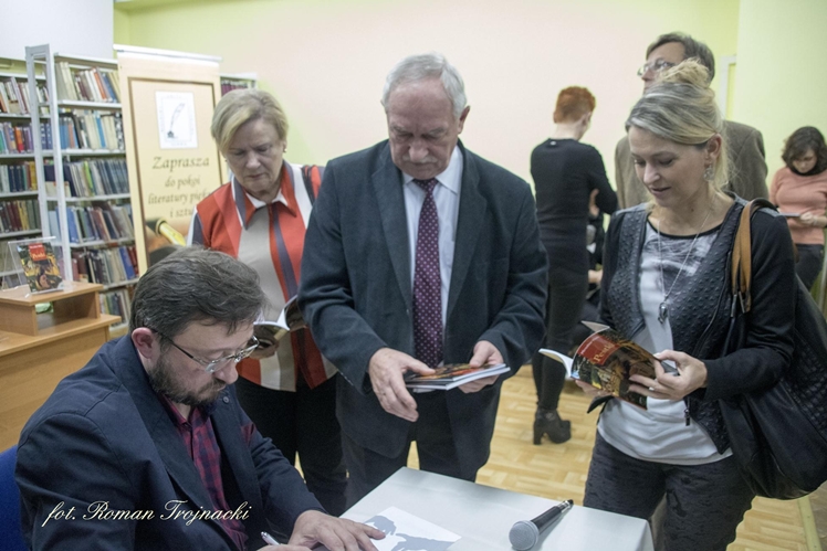 Mirosław Welz promował w Mielcu tomik poezji ?Pestki?