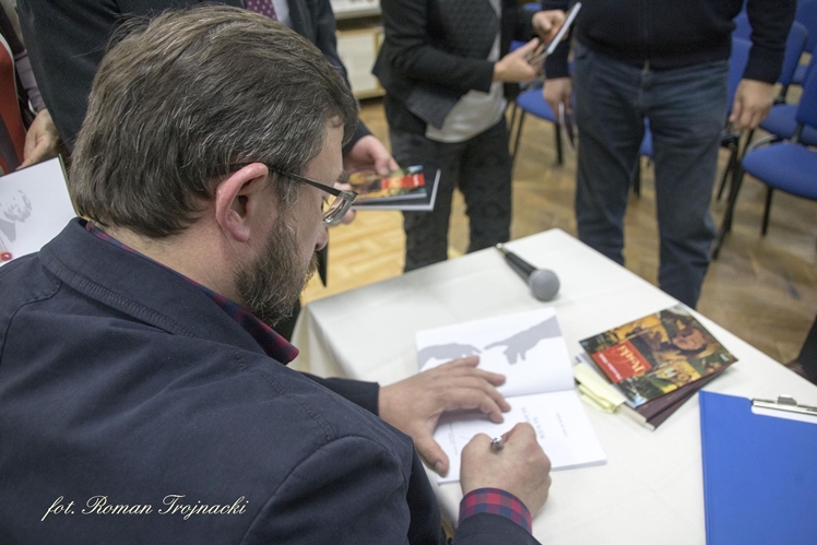 Mirosław Welz promował w Mielcu tomik poezji ?Pestki?