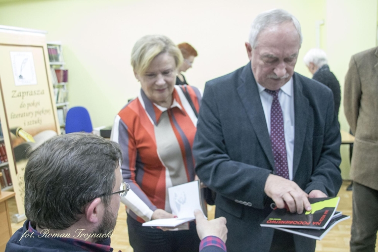 Mirosław Welz promował w Mielcu tomik poezji ?Pestki?