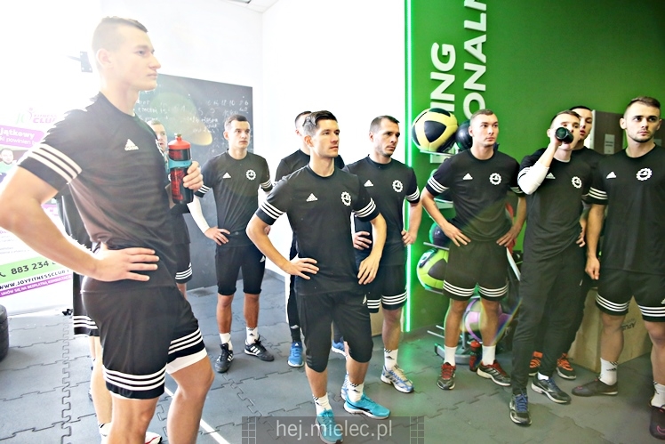 Trening funkcjonalny piłkarzy FKS Stal Mielec w JOY Fitness Club