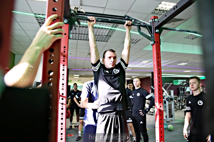Trening funkcjonalny piłkarzy FKS Stal Mielec w JOY Fitness Club