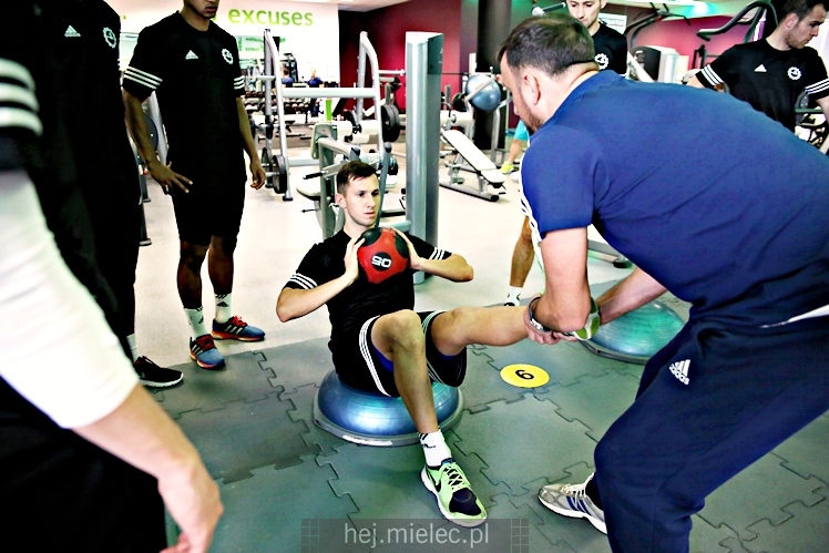 Trening funkcjonalny piłkarzy FKS Stal Mielec w JOY Fitness Club