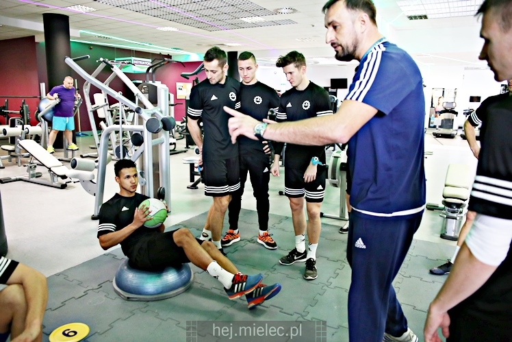 Trening funkcjonalny piłkarzy FKS Stal Mielec w JOY Fitness Club