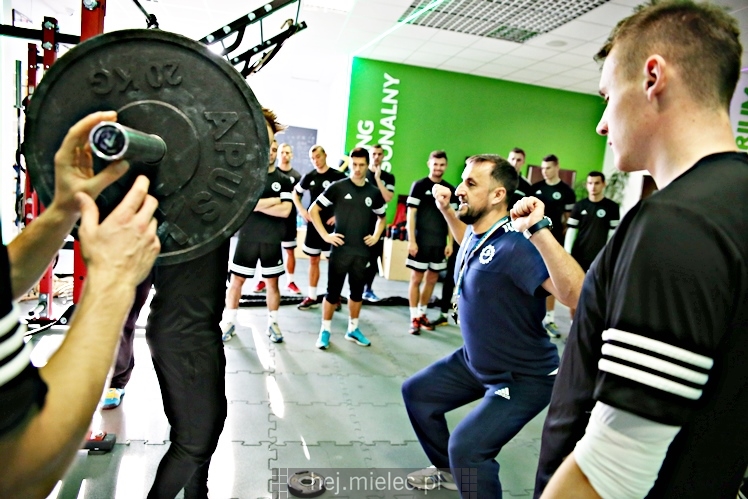 Trening funkcjonalny piłkarzy FKS Stal Mielec w JOY Fitness Club