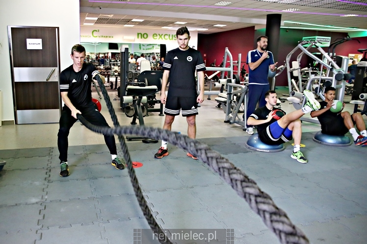 Trening funkcjonalny piłkarzy FKS Stal Mielec w JOY Fitness Club