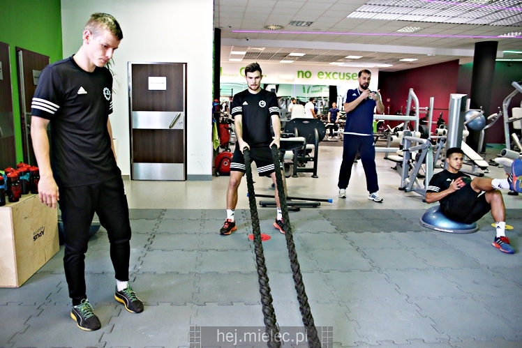 Trening funkcjonalny piłkarzy FKS Stal Mielec w JOY Fitness Club