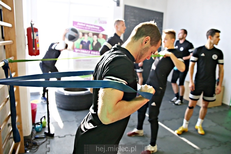 Trening funkcjonalny piłkarzy FKS Stal Mielec w JOY Fitness Club