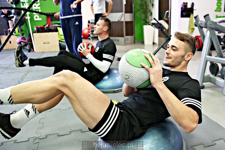 Trening funkcjonalny piłkarzy FKS Stal Mielec w JOY Fitness Club