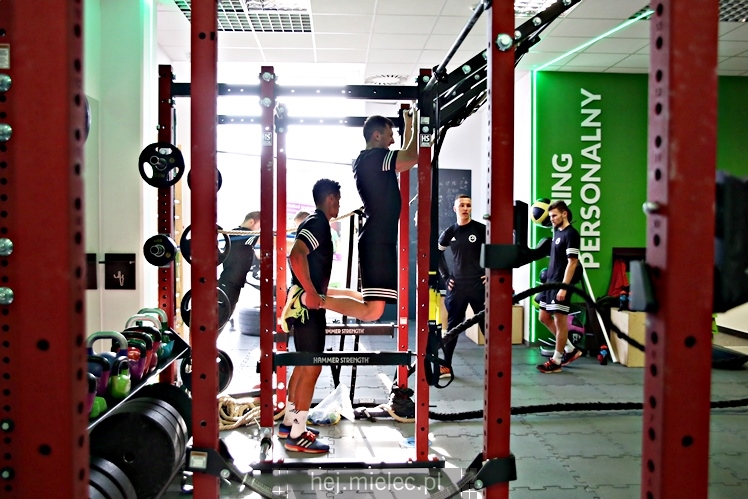 Trening funkcjonalny piłkarzy FKS Stal Mielec w JOY Fitness Club