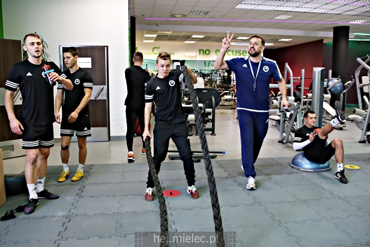 Trening funkcjonalny piłkarzy FKS Stal Mielec w JOY Fitness Club