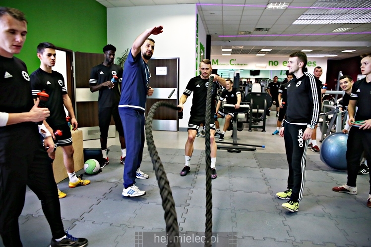 Trening funkcjonalny piłkarzy FKS Stal Mielec w JOY Fitness Club