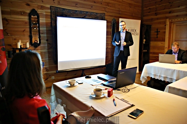 Śniadanie Kubka Biznesu z prelekcją ?Jak kupić samochód do firmy i nie stracić?