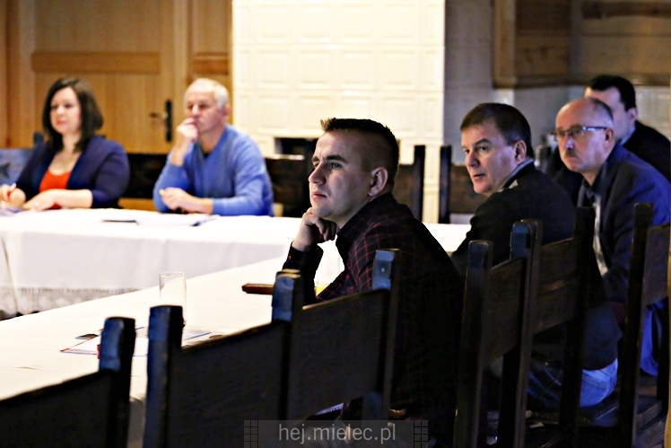 Śniadanie Kubka Biznesu z prelekcją ?Jak kupić samochód do firmy i nie stracić?