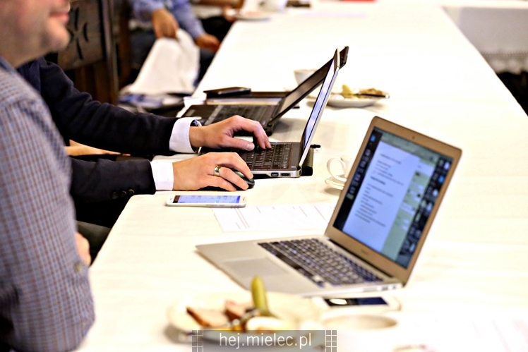 Śniadanie Kubka Biznesu z prelekcją ?Jak kupić samochód do firmy i nie stracić?