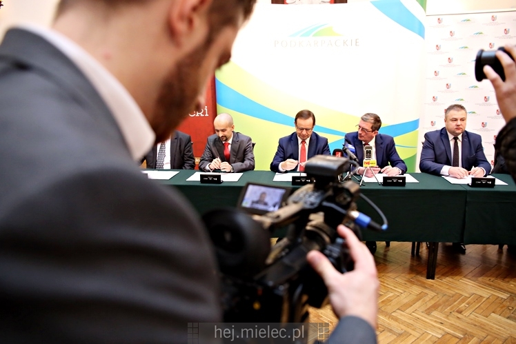 Uroczyste podpisanie porozumienia samorządów ws. budowy nowej obwodnicy Mielca