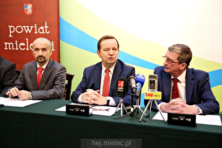 Uroczyste podpisanie porozumienia samorządów ws. budowy nowej obwodnicy Mielca