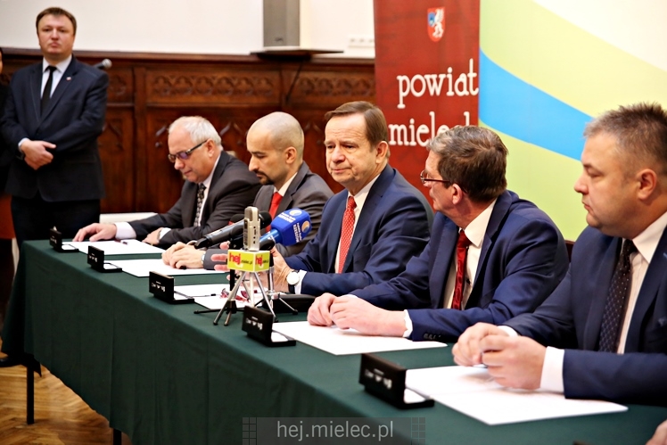 Uroczyste podpisanie porozumienia samorządów ws. budowy nowej obwodnicy Mielca