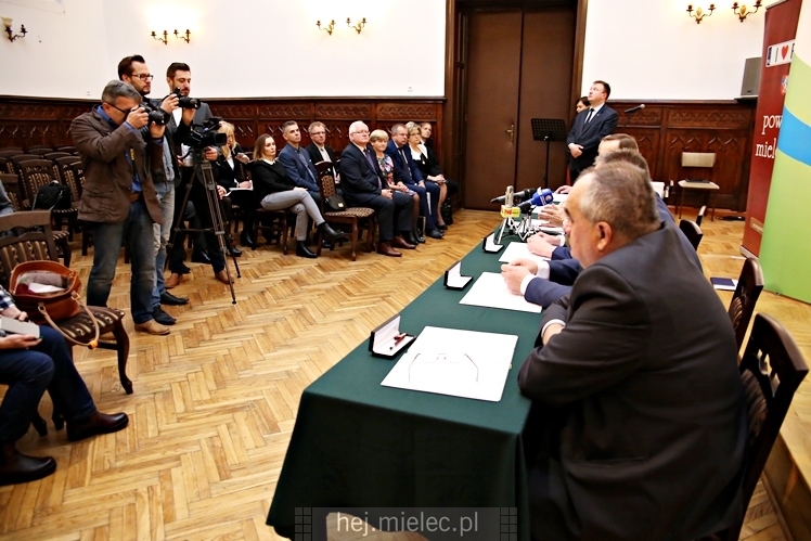 Uroczyste podpisanie porozumienia samorządów ws. budowy nowej obwodnicy Mielca