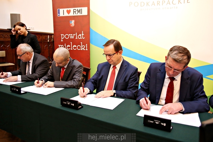 Uroczyste podpisanie porozumienia samorządów ws. budowy nowej obwodnicy Mielca