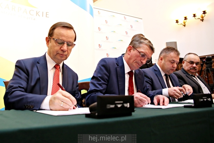 Uroczyste podpisanie porozumienia samorządów ws. budowy nowej obwodnicy Mielca