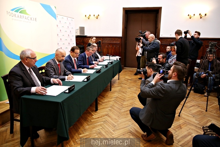 Uroczyste podpisanie porozumienia samorządów ws. budowy nowej obwodnicy Mielca