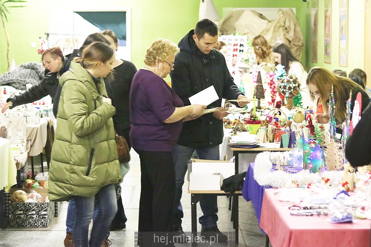 Kiermasz rękodzieła w Spółdzielczym Domu Kultury