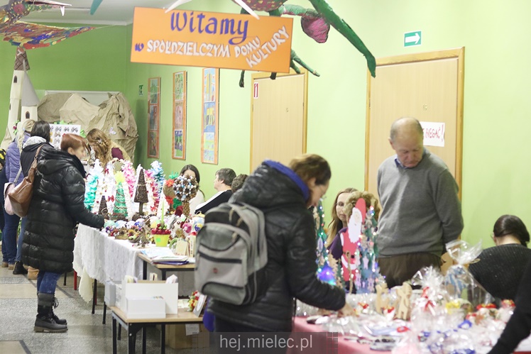Kiermasz rękodzieła w Spółdzielczym Domu Kultury