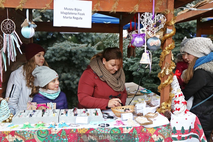 Jarmark Świąteczny przy mieleckiej Bazylice