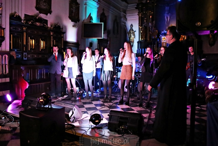 Jarmark Świąteczny przy mieleckiej Bazylice