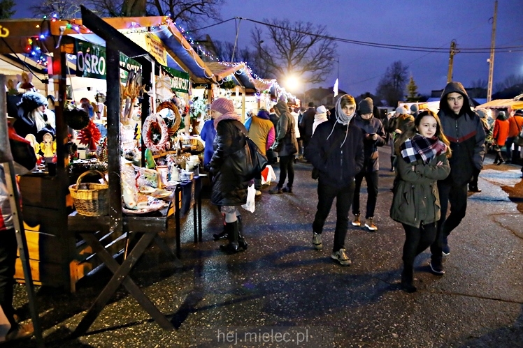 Jarmark Świąteczny przy mieleckiej Bazylice