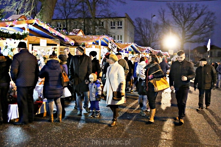 Jarmark Świąteczny przy mieleckiej Bazylice