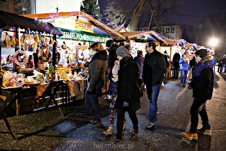 Jarmark Świąteczny przy mieleckiej Bazylice