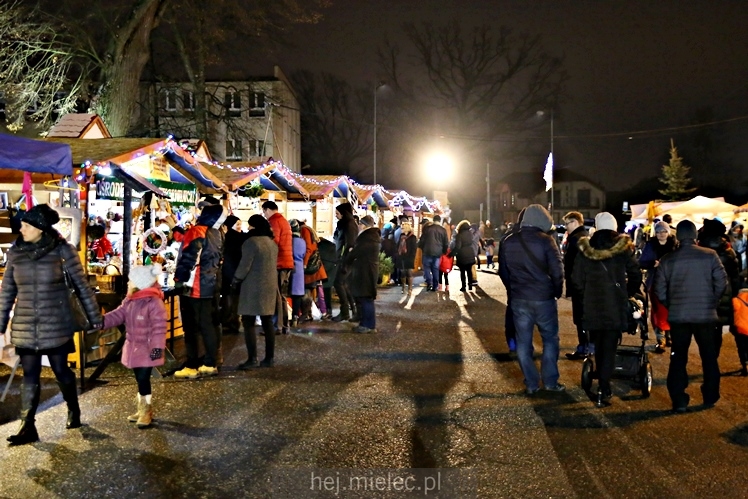 Jarmark Świąteczny przy mieleckiej Bazylice