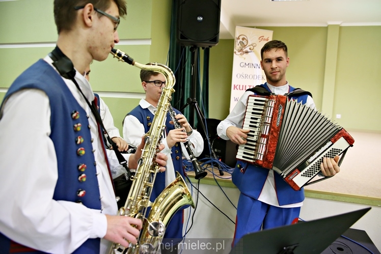 Kiermasz przed Bożym Narodzeniem w Borowej