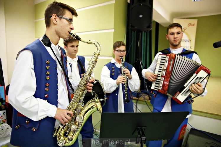 Kiermasz przed Bożym Narodzeniem w Borowej