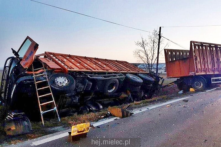 Osobówka zderzyła się z tirem w Padwi Narodowej