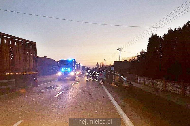 Osobówka zderzyła się z tirem w Padwi Narodowej