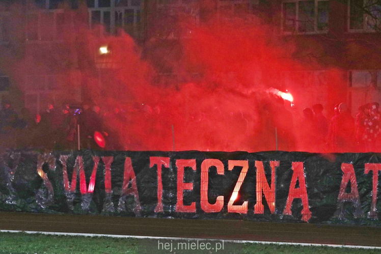 Biało-Niebiescy tradycyjnie tuż przed Wigilią spotkali się na boisku
