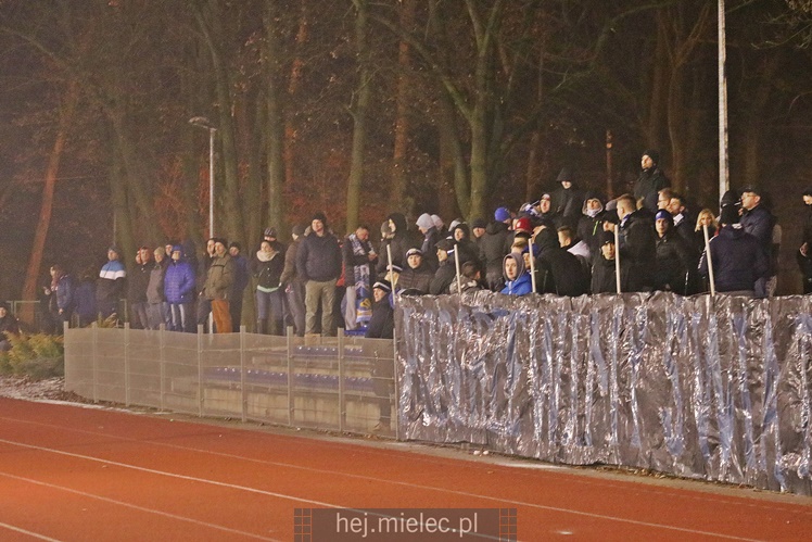 Biało-Niebiescy tradycyjnie tuż przed Wigilią spotkali się na boisku