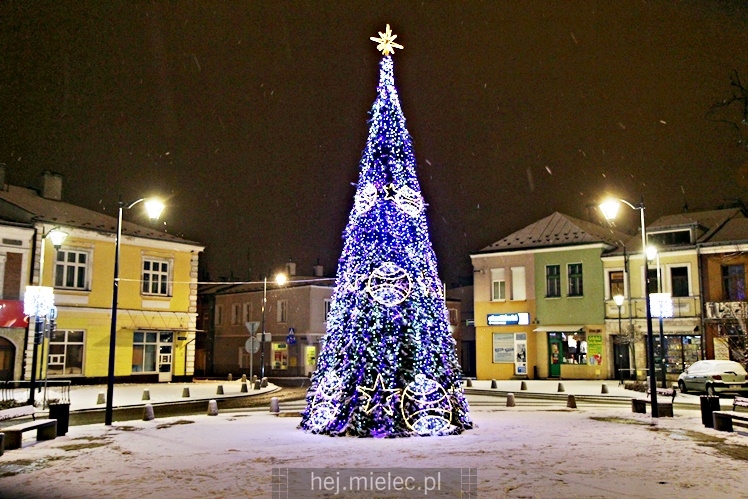 Świąteczne iluminacje w Mielcu tuż po Wigilii