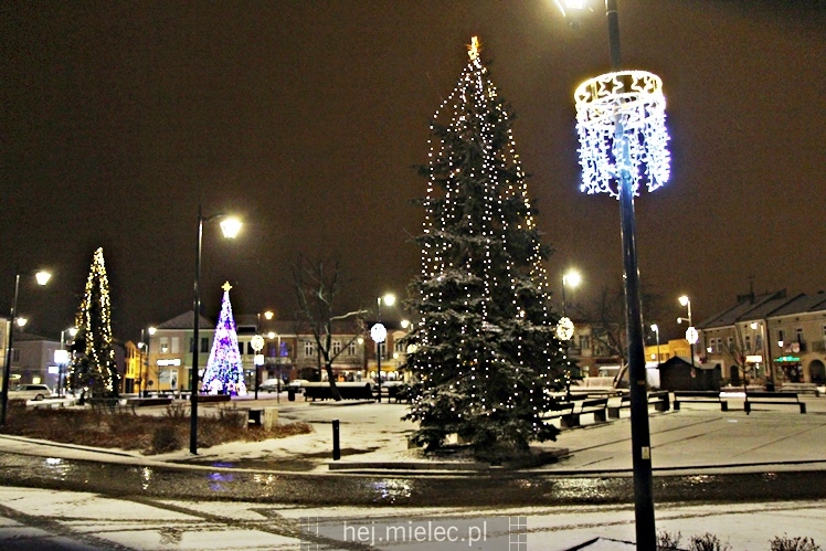 Świąteczne iluminacje w Mielcu tuż po Wigilii