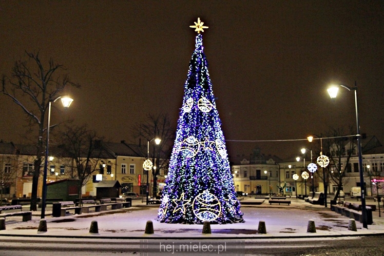 Świąteczne iluminacje w Mielcu tuż po Wigilii